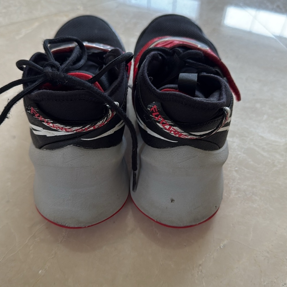 Nike - Picture 2 of 6